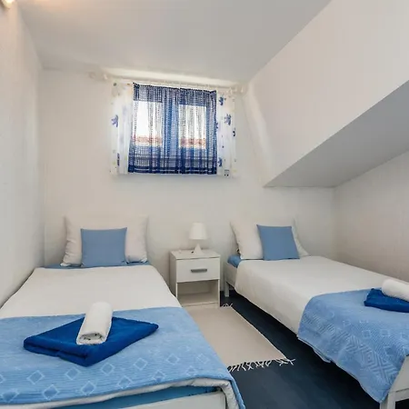 Beautiful In With Kitchen * Privlaka (Zadar)