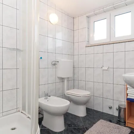 Appartement Beautiful In With Kitchen