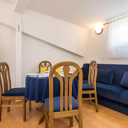Beautiful In With Kitchen Appartement *